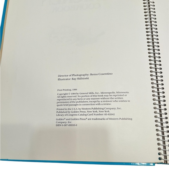 Lot of 2 Vintage Betty Crocker's Cookbooks - 1984 Chicken 1985 Hamburger - Picture 5 of 8